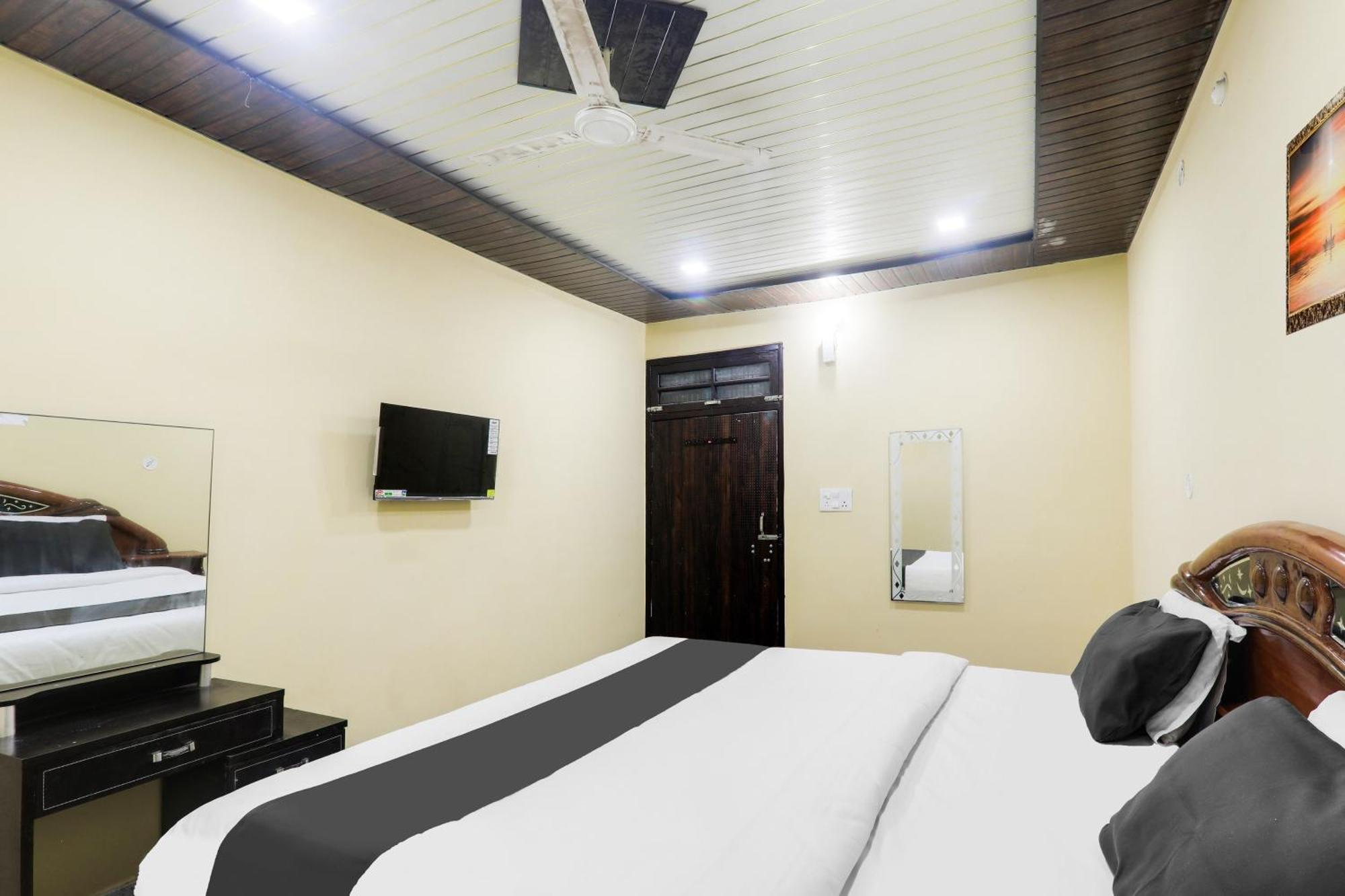 O Basera Hotel 2*